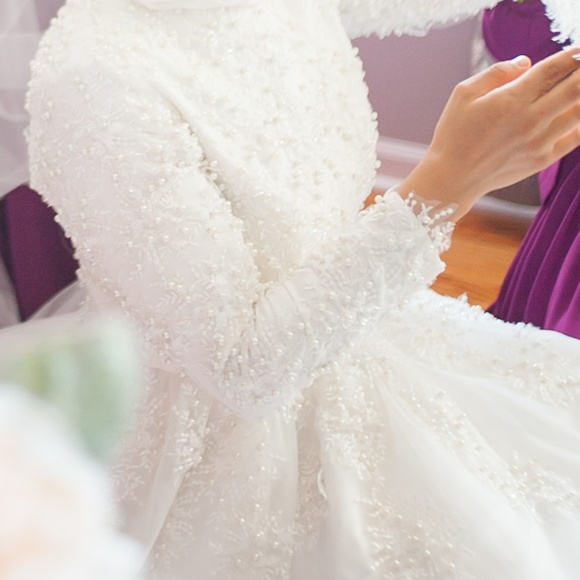 Long sleeved / Modest Wedding Dress - Picture 3 of 7